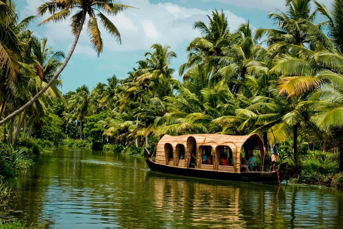 Kerala Backwaters & Hills